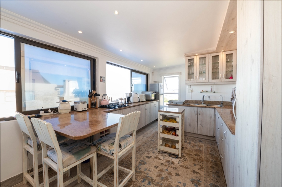 4 Bedroom Property for Sale in Outeniqua Strand Western Cape